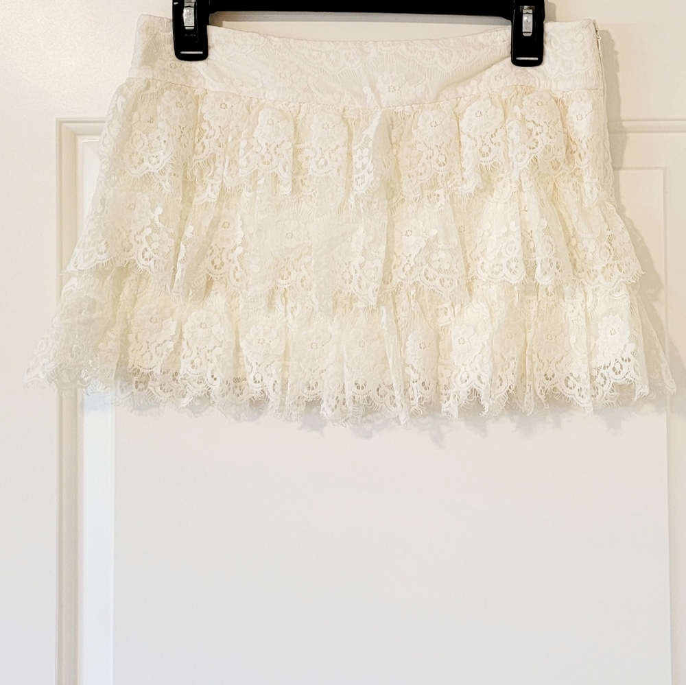 BNWT Forever 21 Cream Lace Skort Size M